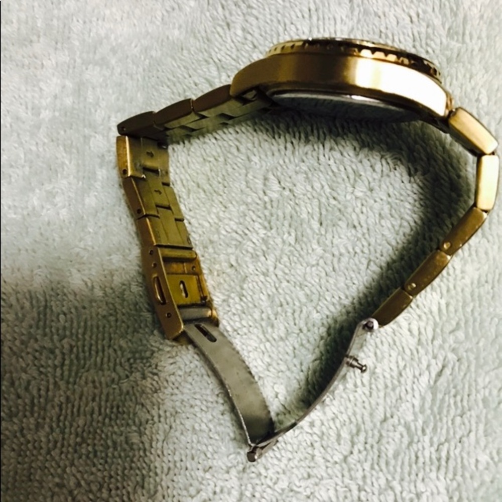 Guess - Picture 2 of 5